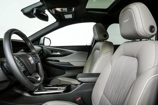 White Frost Tri-Coat 2025 Buick Envista Avenir