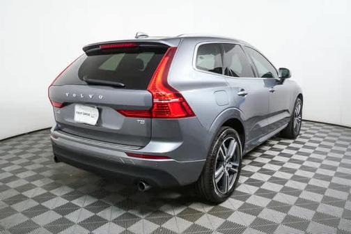 2021 Volvo XC60 T5 Momentum