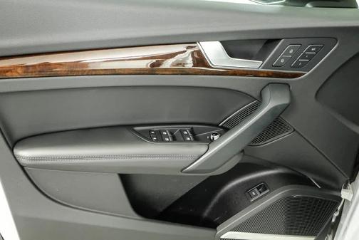 Glacier White Metallic 2019 Audi Q5 2.0T Premium Plus