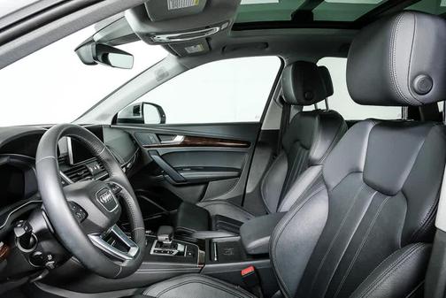 Glacier White Metallic 2019 Audi Q5 2.0T Premium Plus