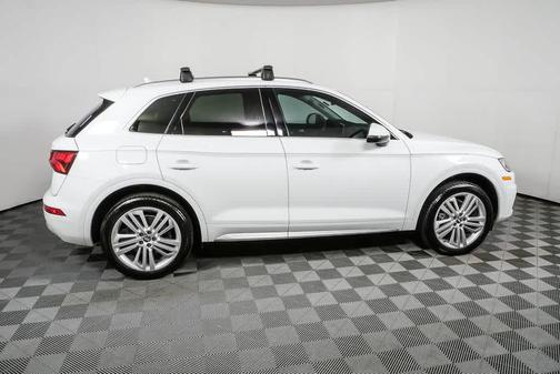 Glacier White Metallic 2019 Audi Q5 2.0T Premium Plus