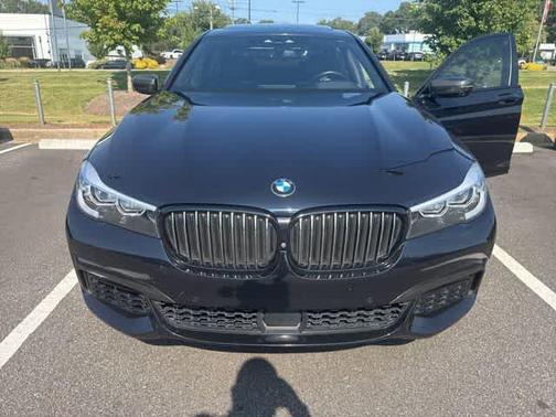 2019 BMW 740 i