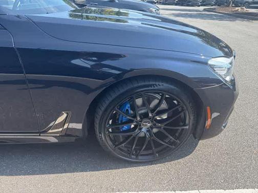 2019 BMW 740 i