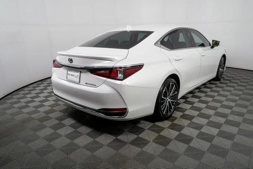 Eminent White Pearl 2023 Lexus ES 300h