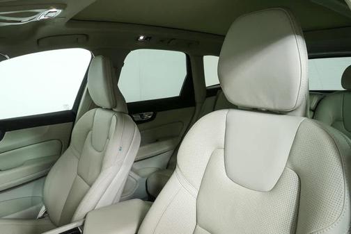 2021 Volvo XC60 Recharge Plug-In Hybrid T8 Inscription