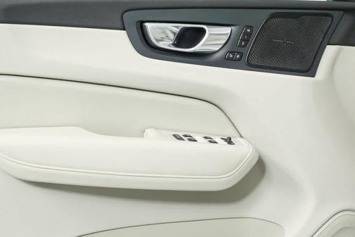 2021 Volvo XC60 Recharge Plug-In Hybrid T8 Inscription