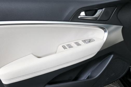 2026 Genesis G70 2.5T Standard