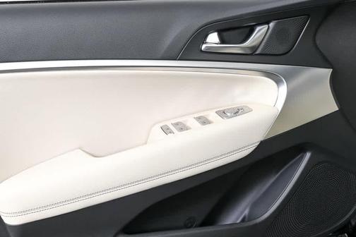 2026 Genesis G70 2.5T Standard