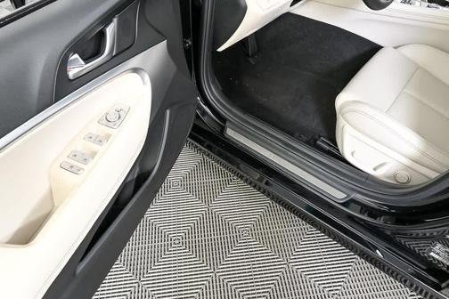 2026 Genesis G70 2.5T Standard