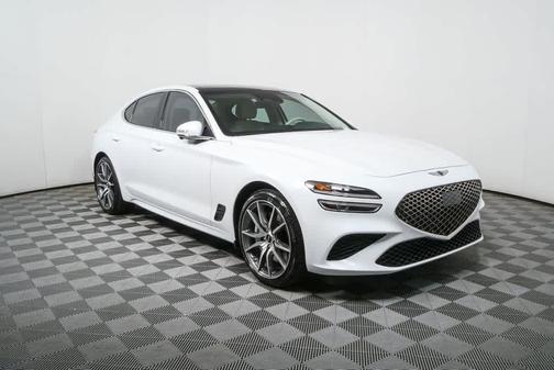 Uyuni White 2026 Genesis G70 2.5T Prestige