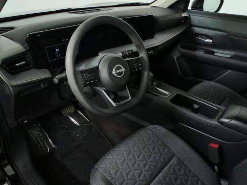 Super Black 2025 Nissan Kicks SV