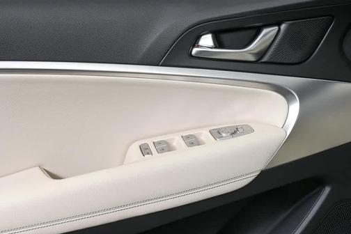 2026 Genesis G70 2.5T Standard