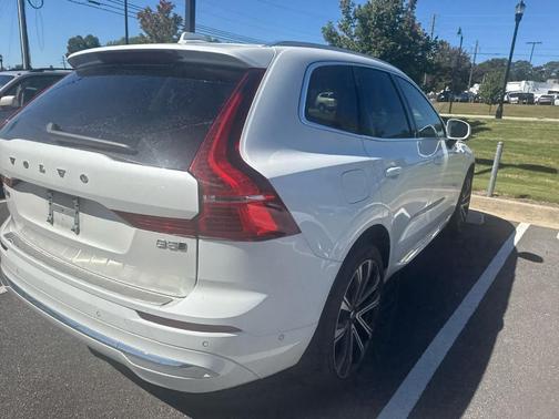 2023 Volvo XC60 B5 Ultimate Bright Theme