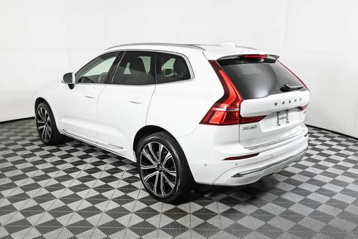 2023 Volvo XC60 B5 Ultimate Bright Theme