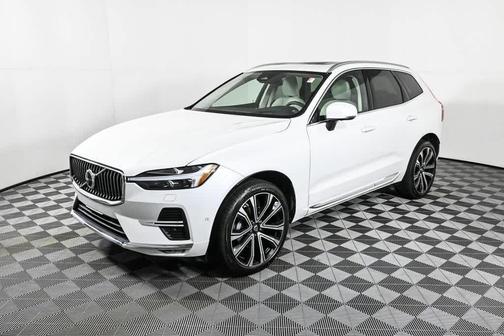2023 Volvo XC60 B5 Ultimate Bright Theme