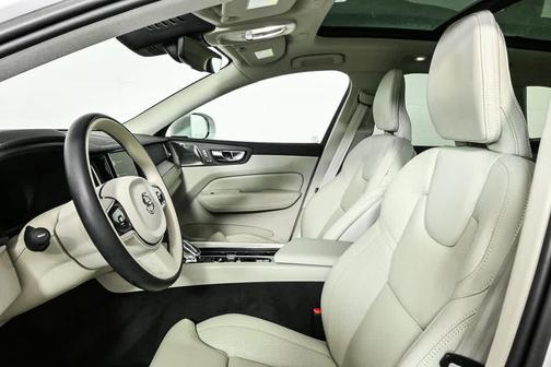 2023 Volvo XC60 B5 Ultimate Bright Theme