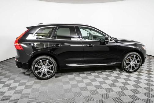 Onyx Black Metallic 2019 Volvo XC60 T6 Inscription