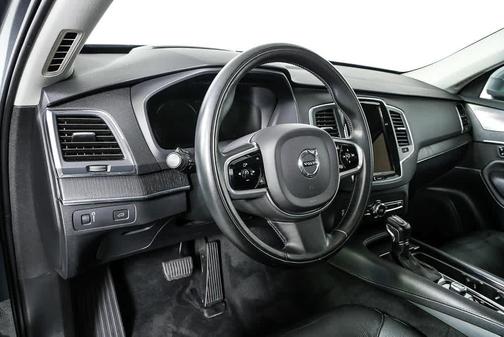 2020 Volvo XC90 T5 Momentum 7 Passenger