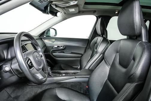 2020 Volvo XC90 T5 Momentum 7 Passenger