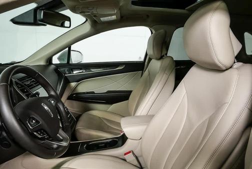 White Platinum Tri-Coat 2019 Lincoln MKC Reserve