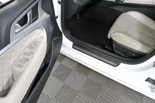 2023 Genesis G70 3.3T