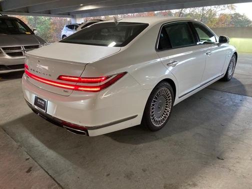 Photo 4 of 13 of 2020 Genesis G90 5.0 Ultimate