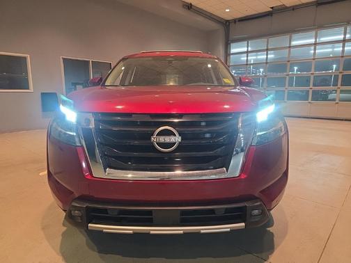 2023 Nissan Pathfinder SL FWD