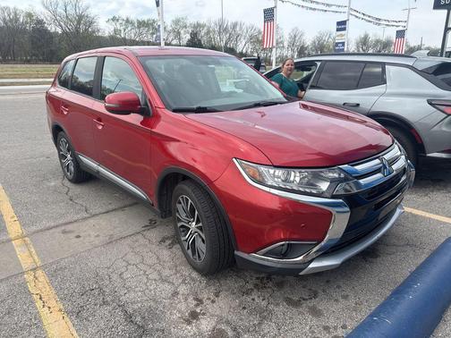 Rally Red Metallic 2018 Mitsubishi Outlander SE