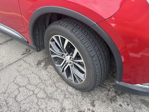 Rally Red Metallic 2018 Mitsubishi Outlander SE