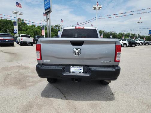 2020 RAM 2500 Tradesman Crew Cab 4X4 6'4' Box