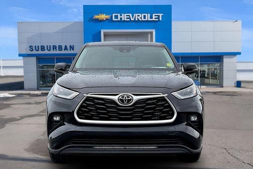 Midnight Black Metallic 2024 Toyota Highlander LE