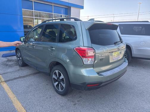 Jasmine Green Metallic 2017 Subaru Forester 2.5i Premium