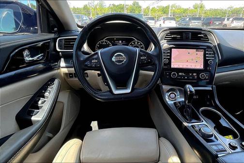 Super Black 2022 Nissan Maxima 3.5 Platinum