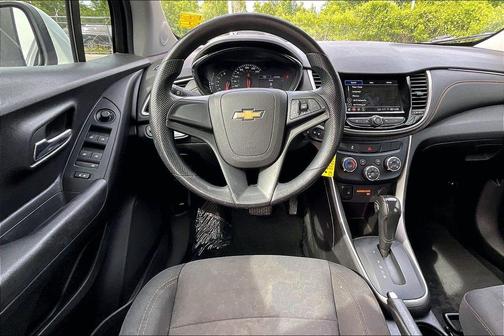 Summit White 2019 Chevrolet Trax LS