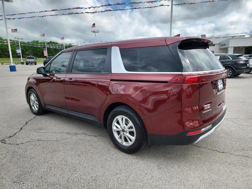 2024 Kia Carnival LX