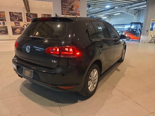 2017 Volkswagen Golf TSI S 4-Door