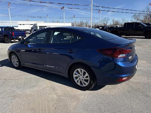 2020 Hyundai ELANTRA SE