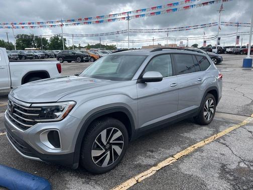 Silver Mist Metallic 2024 Volkswagen Atlas 2.0T SE w/Technology 4MOTION