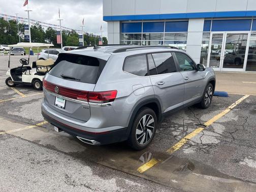 Silver Mist Metallic 2024 Volkswagen Atlas 2.0T SE w/Technology 4MOTION