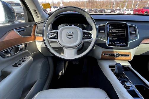 2022 Volvo XC90 Recharge Plug-In Hybrid T8 Inscription Expression 7 Passenger