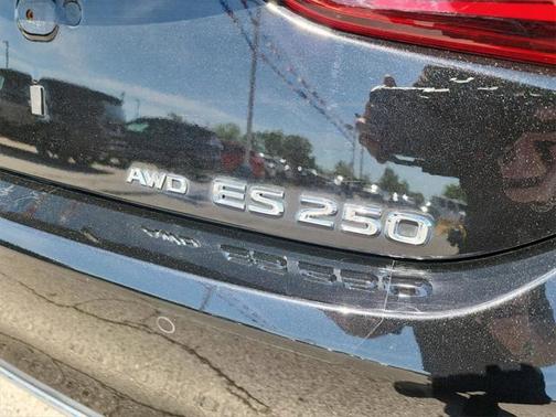 2024 Lexus ES 250 Base