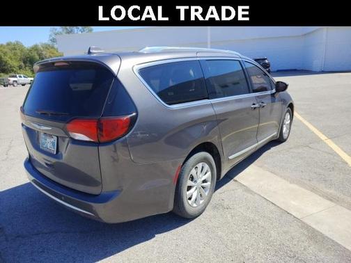 Granite Crystal Metallic Clearcoat 2018 Chrysler Pacifica Touring-L