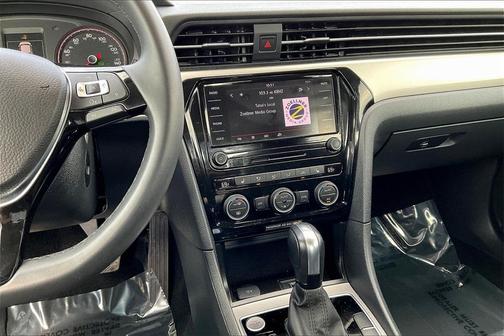 2022 Volkswagen Passat 2.0T SE