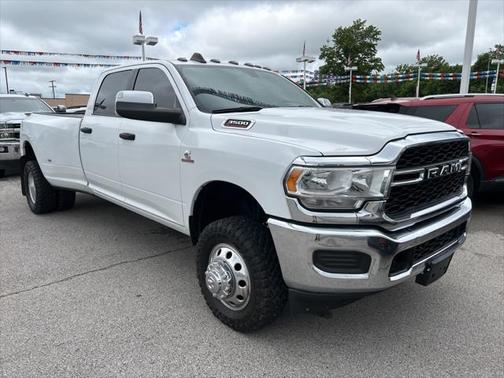 2022 RAM 3500 Tradesman Crew Cab 4x4 8' Box