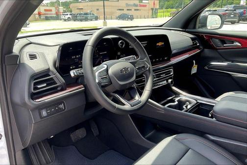 Polar White Tricoat 2026 Chevrolet Traverse AWD Z71
