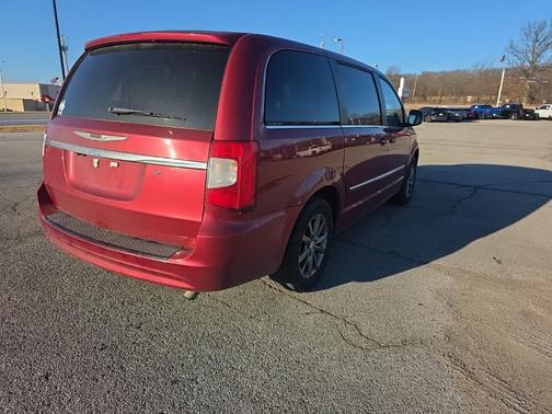 2015 Chrysler Town & Country S