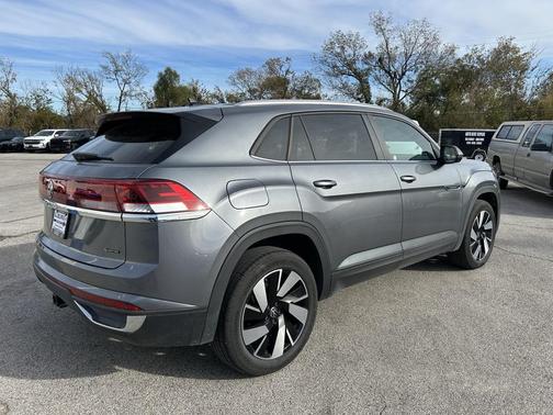 2025 Volkswagen Atlas Cross Sport 2.0T SE w/Technology 4MOTION