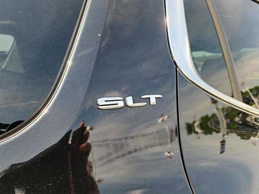 2023 GMC Acadia AWD SLT