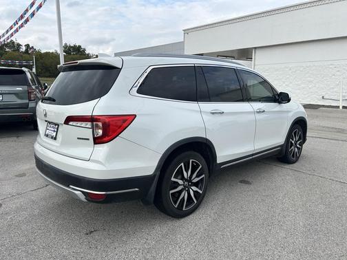 2022 Honda Pilot Touring 8-Passenger