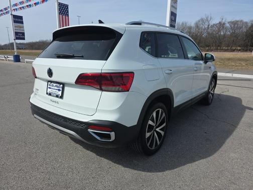 2024 Volkswagen Taos 1.5T SE